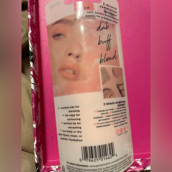 BNIB 2 Real Technique Face Sponges - Picture 2 of 2